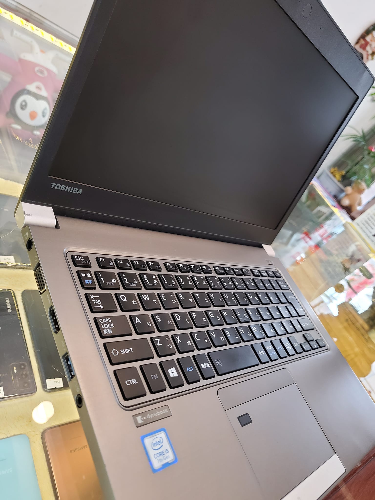 Laptop cũ Toshiba Dynabook R63