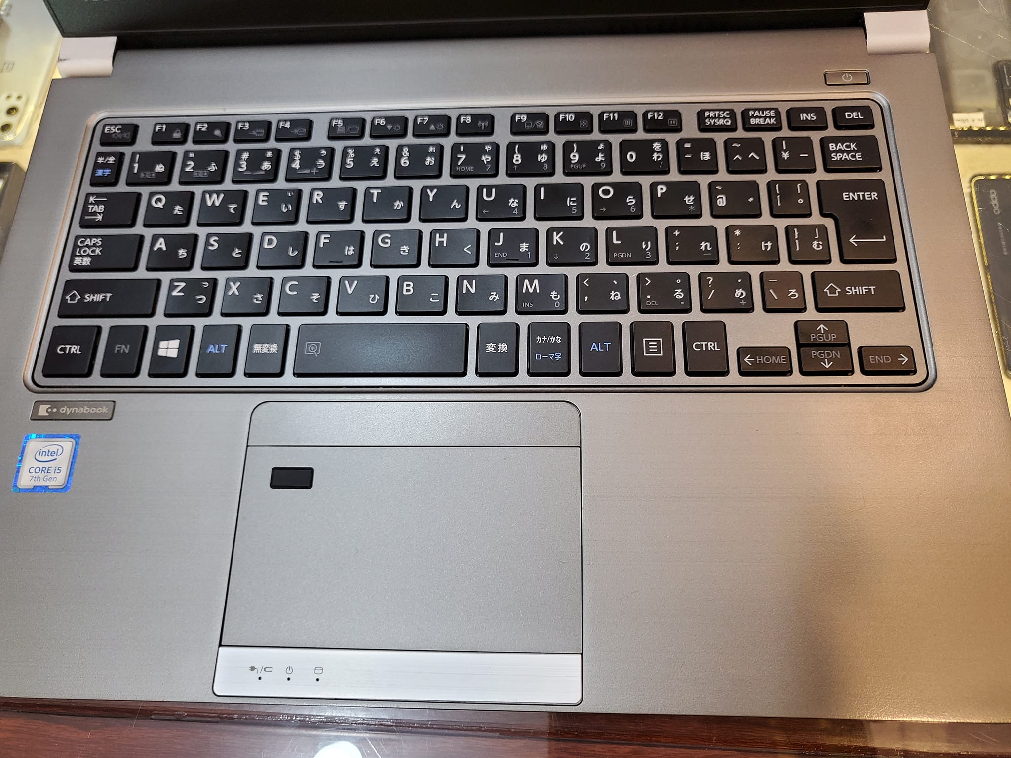 Laptop cũ Toshiba Dynabook R63