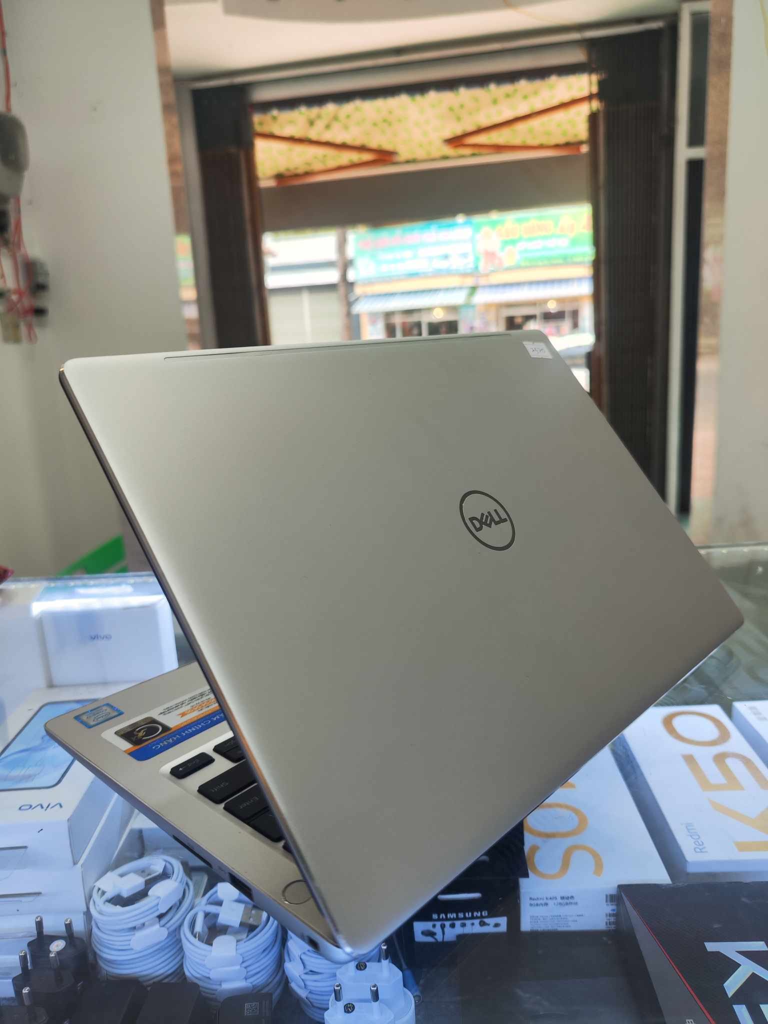 Laptop cũ Dell Inspiron 7370