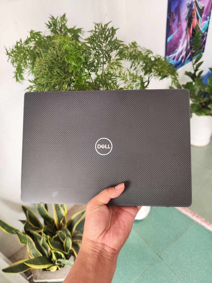 Laptop cũ Dell Latitude 7300