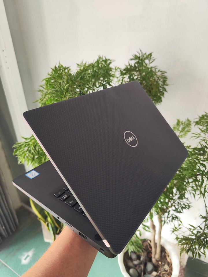 Laptop cũ Dell Latitude 7300